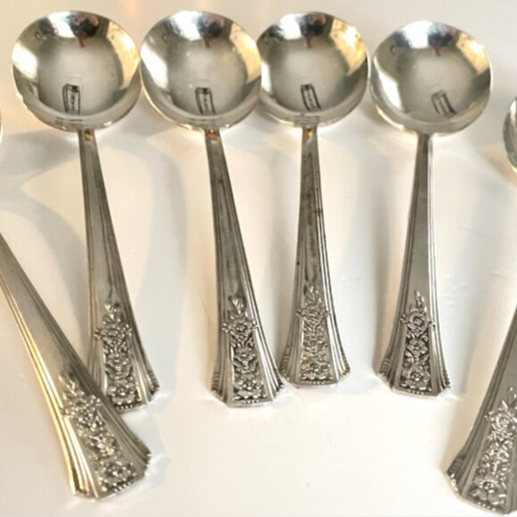 6 Vintage and Used Tudor Plate Soup Spoons in the Fortune 1939 Pattern Oneida - Picture 3 of 8